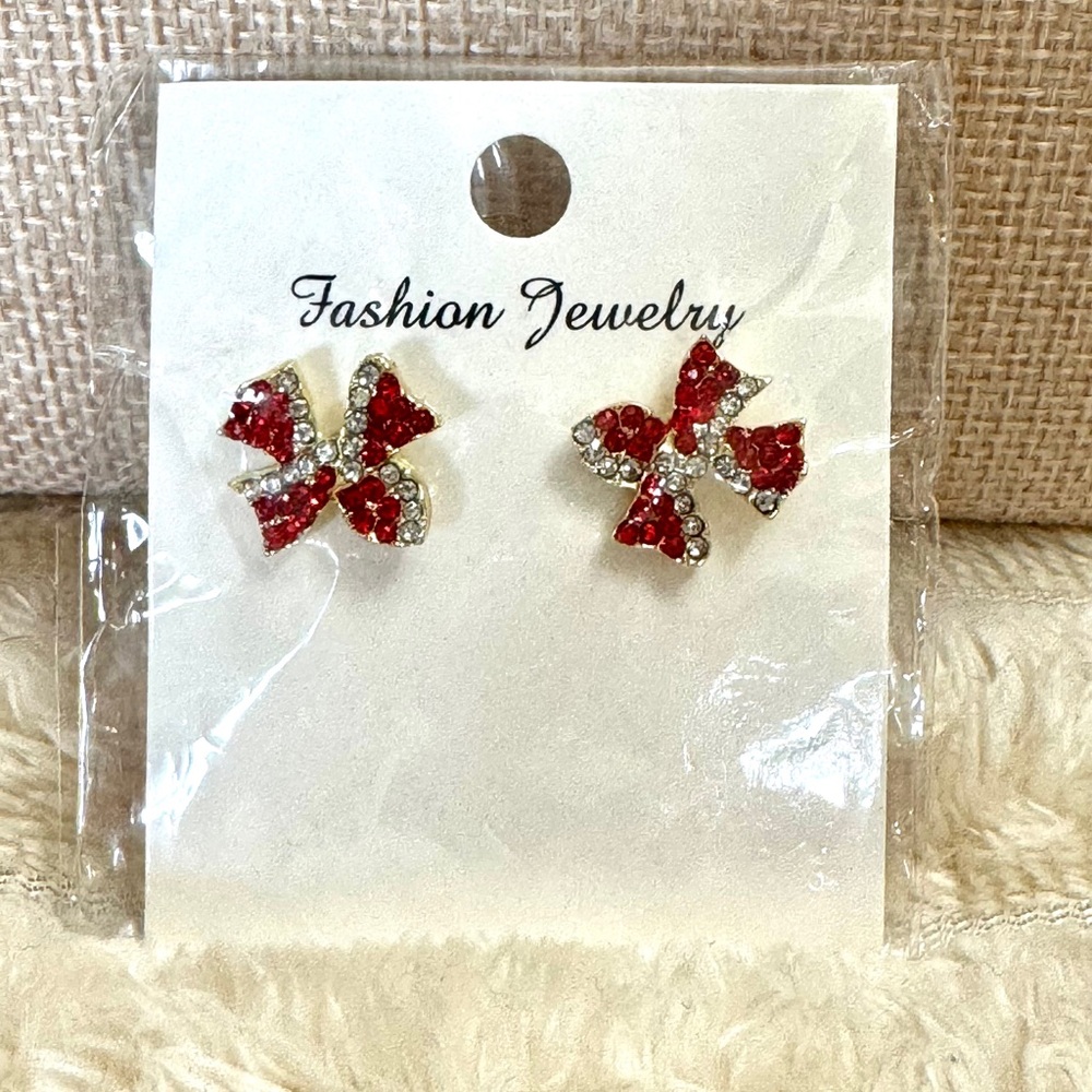 🕸️ Stylish Bow Earrings With Red & Clear Rhinestones